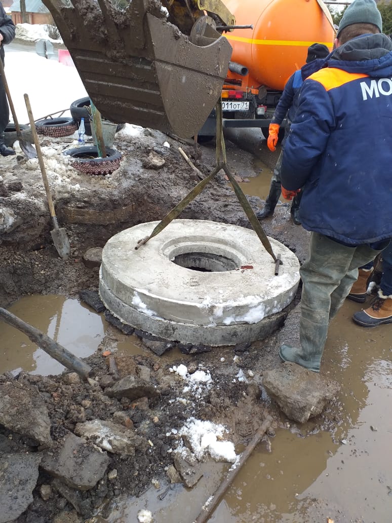 mupkomvenev's tweet photo. Ремонт водопроводного колодца по ул Революционная https://t.co/YFswKIju7t