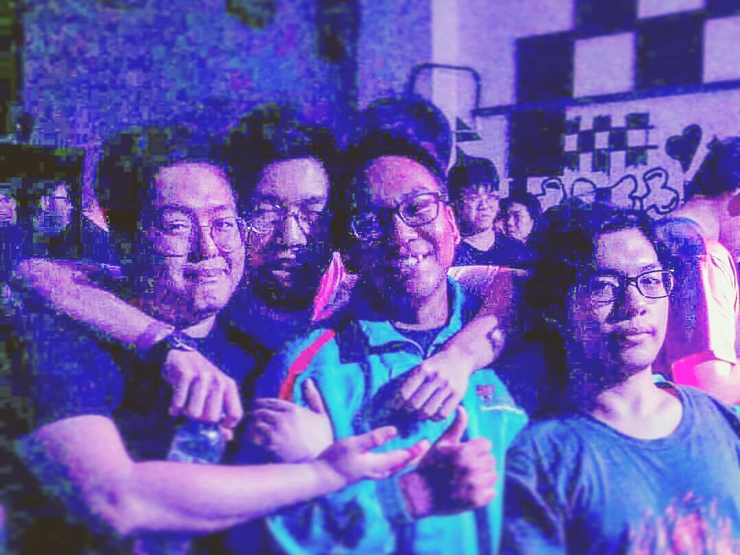 we actually wanted to post this the day after the show and include a "stay safe for the rest of the tour" but things came up 🙌 // big ups to <a href="/SymmetrySG/">Symmetry</a> for bringing <a href="/Elephant_Gym/">Elephant Gym (大象體操)</a> (´∀｀)♡

六个星期前我们和大象体操又见面了！
感谢你们又来到新加坡，我们爱大象体操！😍