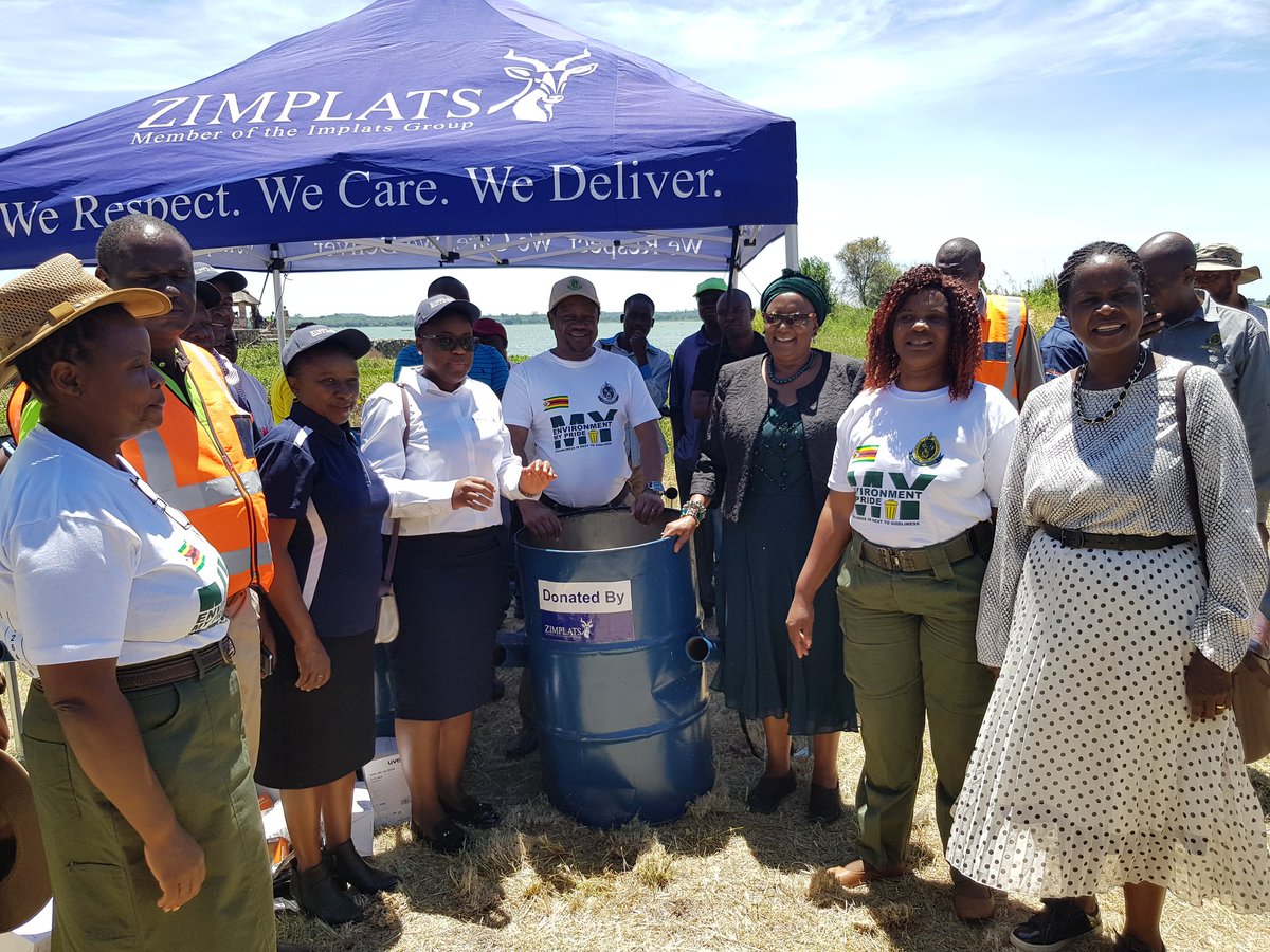 ZtaUpdates's tweet photo. #Zimplats playing its part in a clean environment donated 30 bins &amp; other cleaning materials.
#MyEnvironmentMyPride #MyEnvironmentMyHome
#SustainableTourism 
#CleapUpFriday #CleanCities https://t.co/jOpKpqayJT