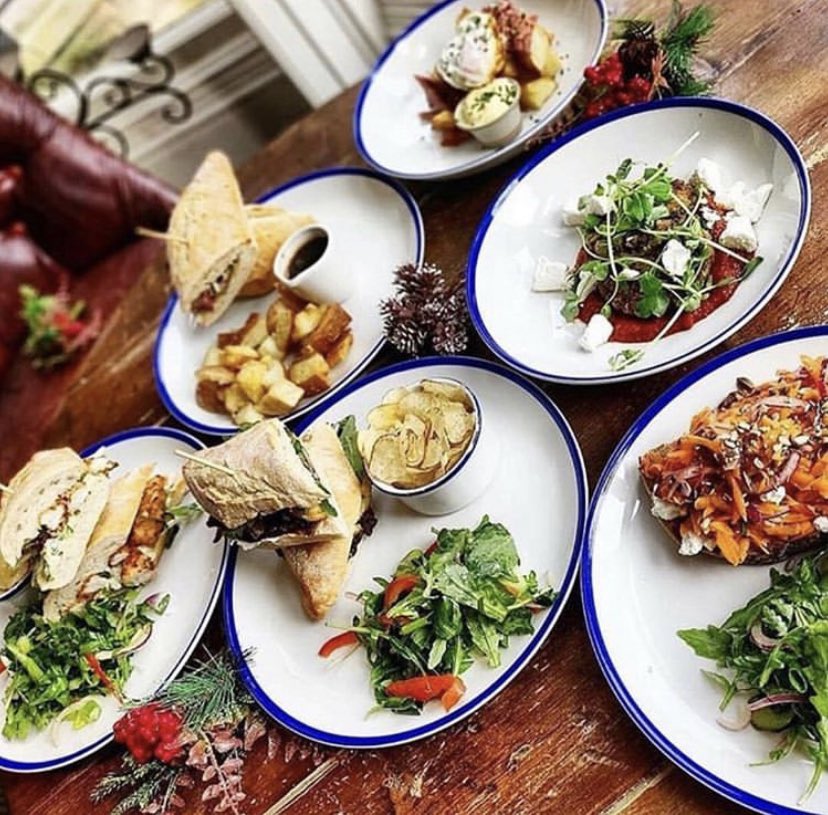 Who’s joining us for lunch today?
We have an amazing light bites menu available with three courses for just £12.50!🥗🥪🌯