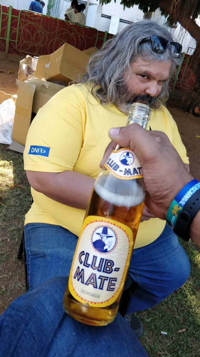 How sneaky he gets to see a #clubmate <a href="/whackyhit/">Hitesh Madhwani</a> #NullconDasham 😂🤣