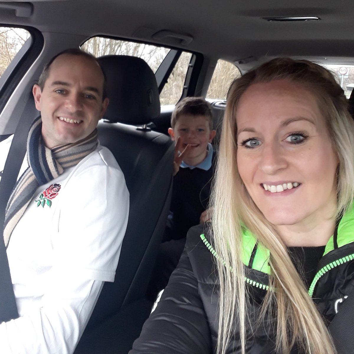 Exciting car full to see #8thcelebrity @EnglandRugby star @Mark_wils610 for #100handsagainstcancer! @crafty_cup #fundraising @CR_UK #beatcancer