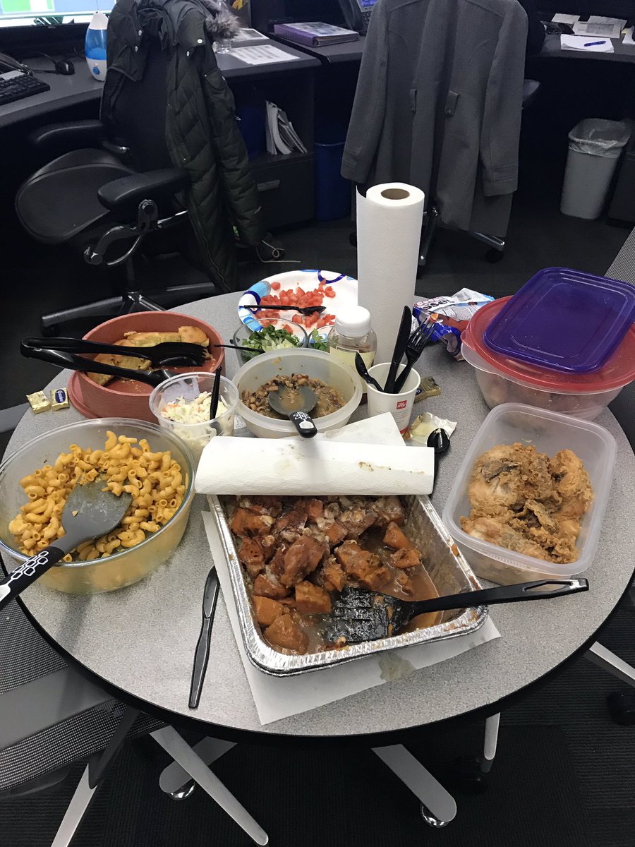 Dbw7474242's tweet image. CSS Team got Soul!
Celebrating Black History Month with various cuisine. Mmmm Mmmm Good!
@weareunited #BeingUnited #CustomerSolutions  See you soon for our March “Green” celebration. #Core4 Caring and Sharing.