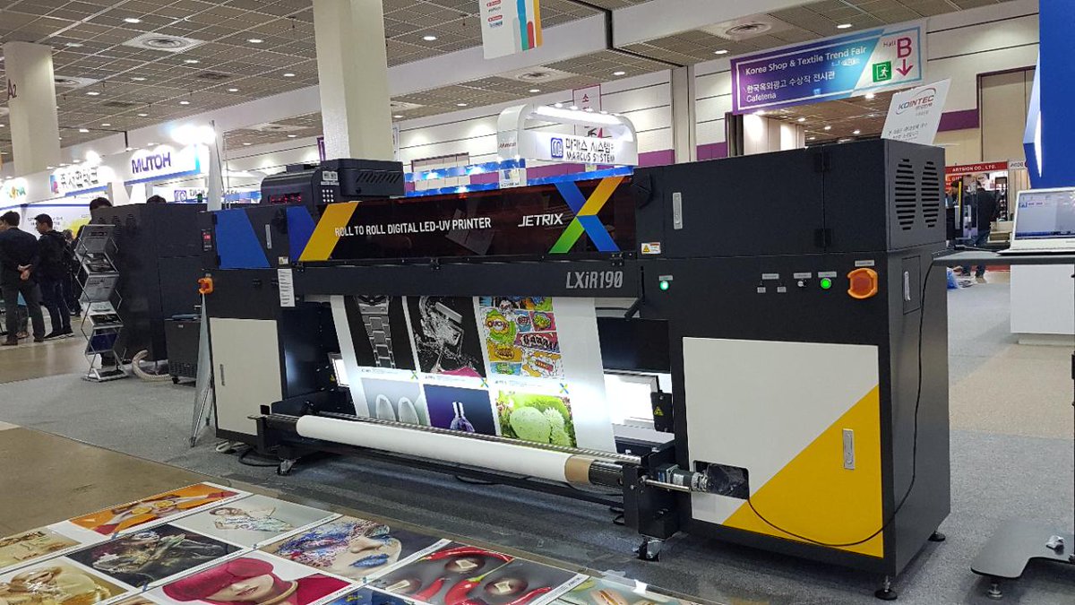 InkTecEurope1's tweet photo. Triple the fun @Signanddigital – we’ve got the latest JETRIX printers – the LXi6 / LXi7, LXiR320 and LXi190 on G20 #SDUK #largeformatprint #largeformatgraphics #largeformatprinter #largeformatdisplay #largeformatdigitalprint #wideformatprinting #flatbed #JETRIX #InkTec https://t.co/ks38Oesu71