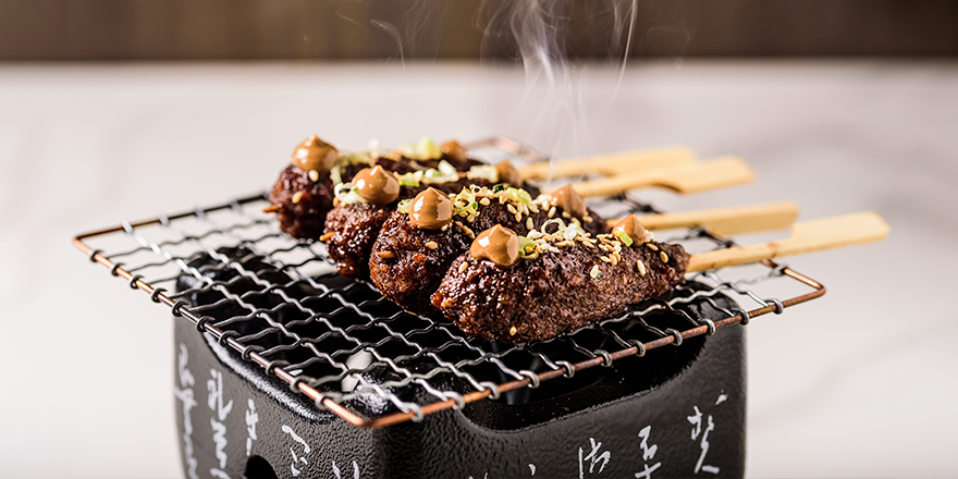 JaXaNaRestauran's tweet photo. ¡Ha llegado el Carnaval 🎉!
Al más puro estilo #StreetFood podrás disfrutar de medias raciones de nuestros platos más urbanitas:
- 🥢Ostras🥢
- 🥢 Yakitoris🥢
- 🥢 Gyozas🥢
- 🥢 Spring Rolls 🥢
- 🥢 Nigiris 🥢
- 🥢 Mejillones🥢
- 🥢 Zamburiñas🥢
#EatingAsia https://t.co/gWgRSzFSuM