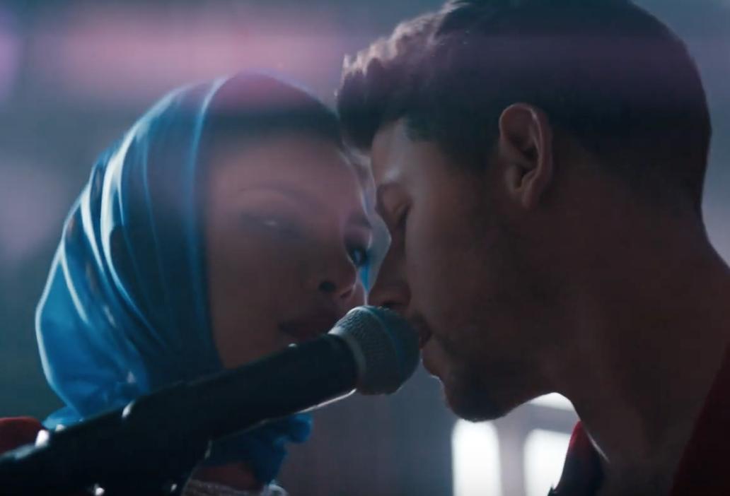 Jonas brothers what a man gotta do. Greetings from california картинки madden brothers. Jonas brothers 2020. Братья джонас 2020. Jonas brothers клипы.