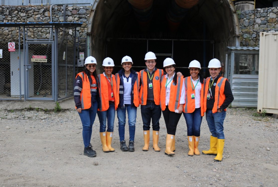 omazoandres's tweet photo. #LoQueNosUne son las relaciones genuinas y conversaciones positivas con nuestros pares del sector minero energético. Gracias @Minesa_Col por la información sobre su operación. Éxitos para el futuro #JuntosTransformamosVidas #Equion https://t.co/RfJyIuCnvE
