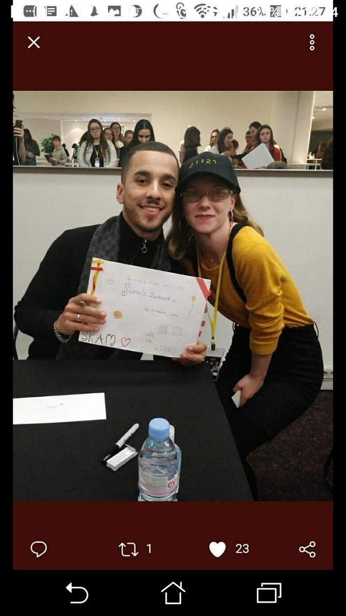 nio_dcs's tweet photo. j'ai fais le fanbook de Simo, il était archi ému et m'a dm le lendemain en disant qu'il l'avait lu dans l.avion les larmes aux yeux et qu'il était archi touché. mon message l'a grave ému il le lisait à la conv c'est ub coeur *pzr contre ma tête mdr* #EIL3 #Eil2 https://t.co/cEbbZQW5yh