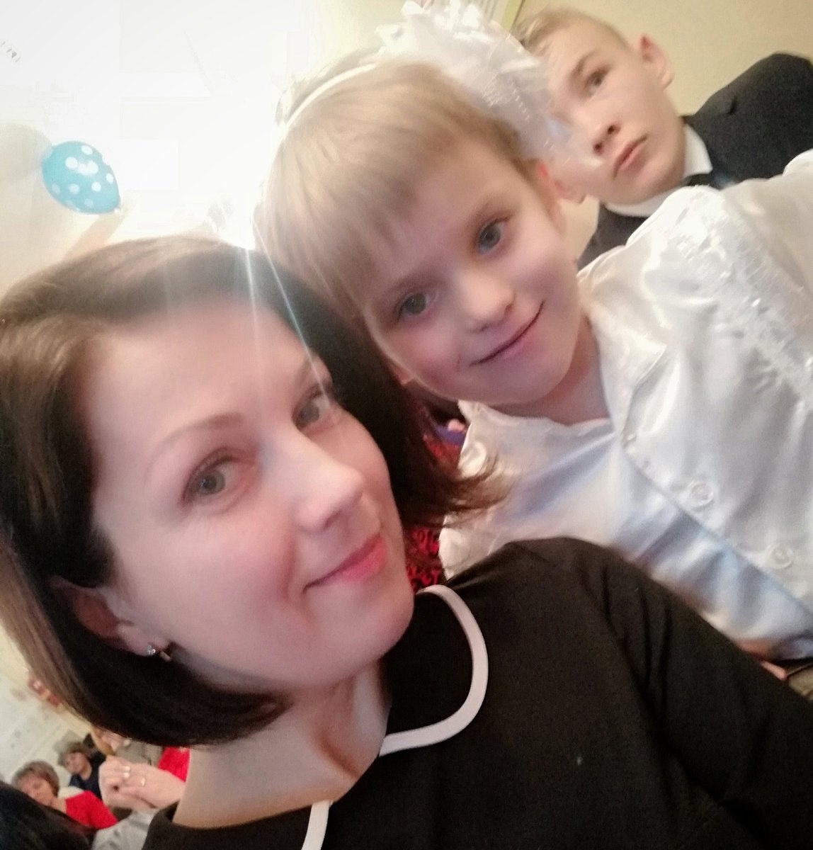Детский дом - родной и пока единственный дом для Даши. А значит, сегодня именно здесь будем резать именинный торт и смотреть салют 🤗

Ведь юбилей Спасского детского дома, который является родным для десятков воспитанников и сотен выпускников, это ого-го какой повод 🎉🎂
