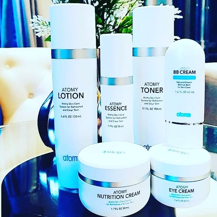 SinarTOUR1's tweet photo. 6 system isi nya ada 6 mcm
1.Toner buat membantu membuka pori” spy nutrisi yg lain lbh gampang terserap / masuk
2.Essence buat kulit lebih kencang/ anti aging
3.Lotion melembabkan wajah
4.Eye c
#KoreanUpdates 
#korekosmetik
#koreaspa
#koreamodel
#koreakekinian
#makeup
#grosir https://t.co/QpTr3QrRiQ