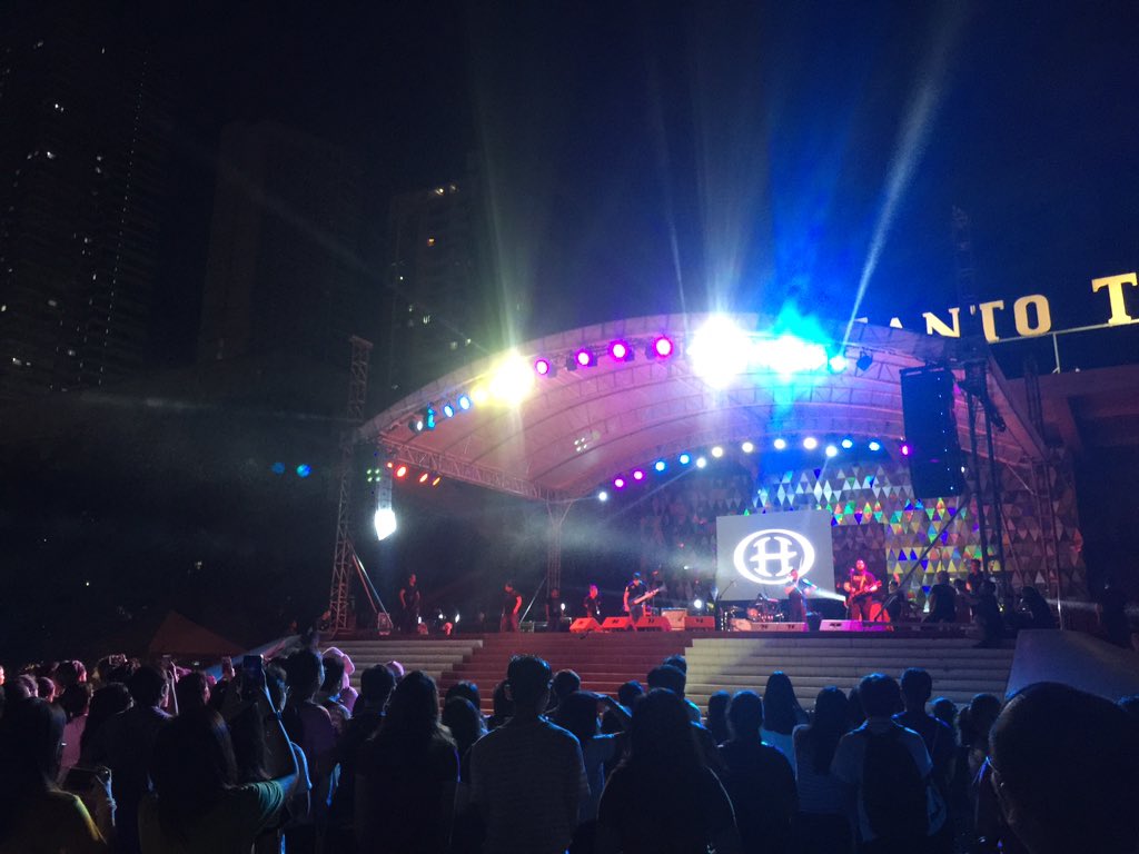 ustcasc's tweet photo. HALE from the crowd’s view. Everyone’s hyped to jam! It’s not too late to join the fun, UST! #PINT19 #DissolvingRealities 💛 https://t.co/uuVolXlpgb