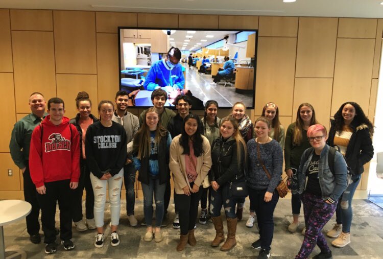 delseabiocane's tweet photo. AP bio students participate in live kidney transplant video conference ... #delseascience #futurehealthcareprofessionals https://t.co/Qkrj48R33B