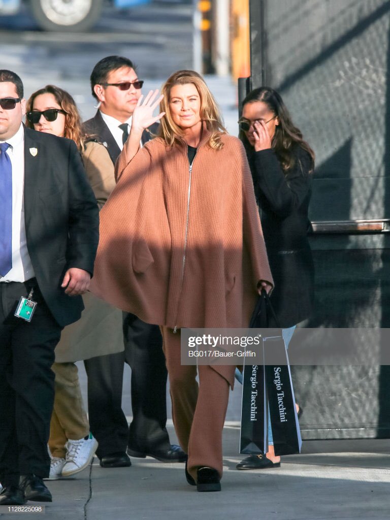 ellenpomps's tweet photo. 📸| Ellen Pompeo chegando aos studios para gravação  do programa Jimmy Kimmel Live que foi ao ar ontem à noite nos Estados Unidos. https://t.co/akR8pRvTSk
