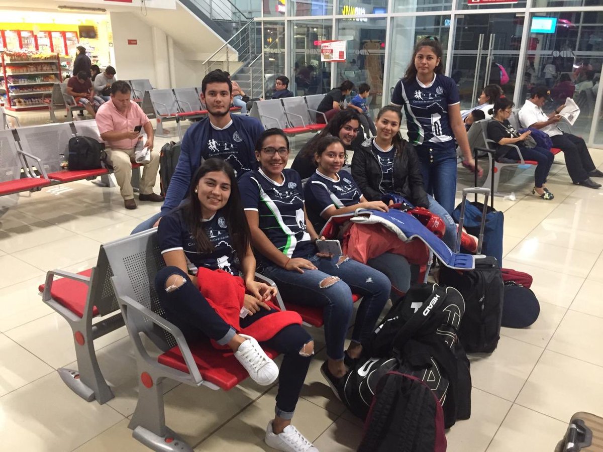 unimodelo_ch's tweet photo. #AlMomento Equipo de nuestra universidad rumbo a la Ciudad de #Cancún a participar en la Universiada Estatal. 🎽💪🏼
#OrgulloModelista #UniModelo #Chetumal #Tulum #PlayaDelCarmen #Belize https://t.co/NC0Urepbe2