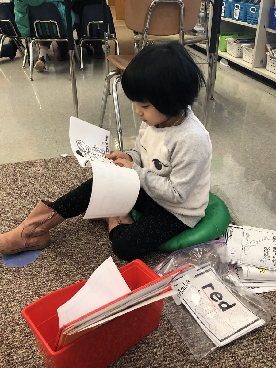 Corrine_Geiger's tweet image. Amazing to see my LEO kindergarteners begin to read. Doing a great job and enjoying a reading break for #ReadAcrossAmericaWeek #SASDNEXT #SASD_EMC