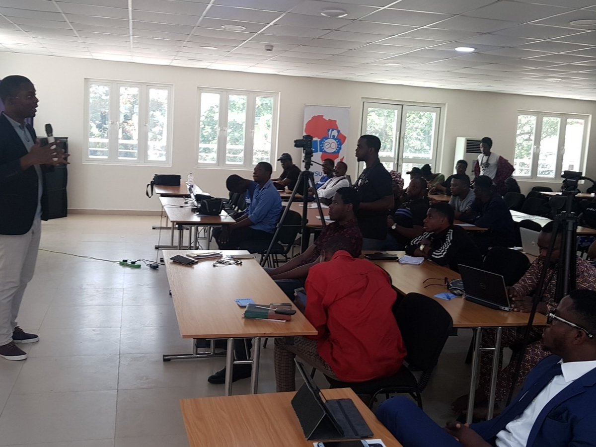 DashNigeria_Biz's tweet image. Ceo @Cryptotvplus speaking at the #dashadoption conference