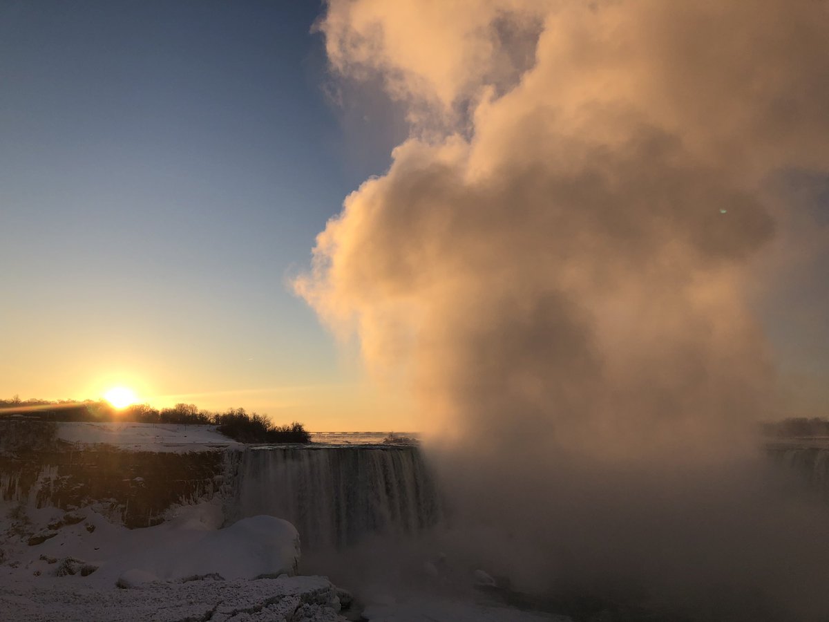 It’s a beautiful morning here in Niagara Falls <a href="/artisticepoxies/">@artisticepoxies</a> #lovinglife #niagarafalls