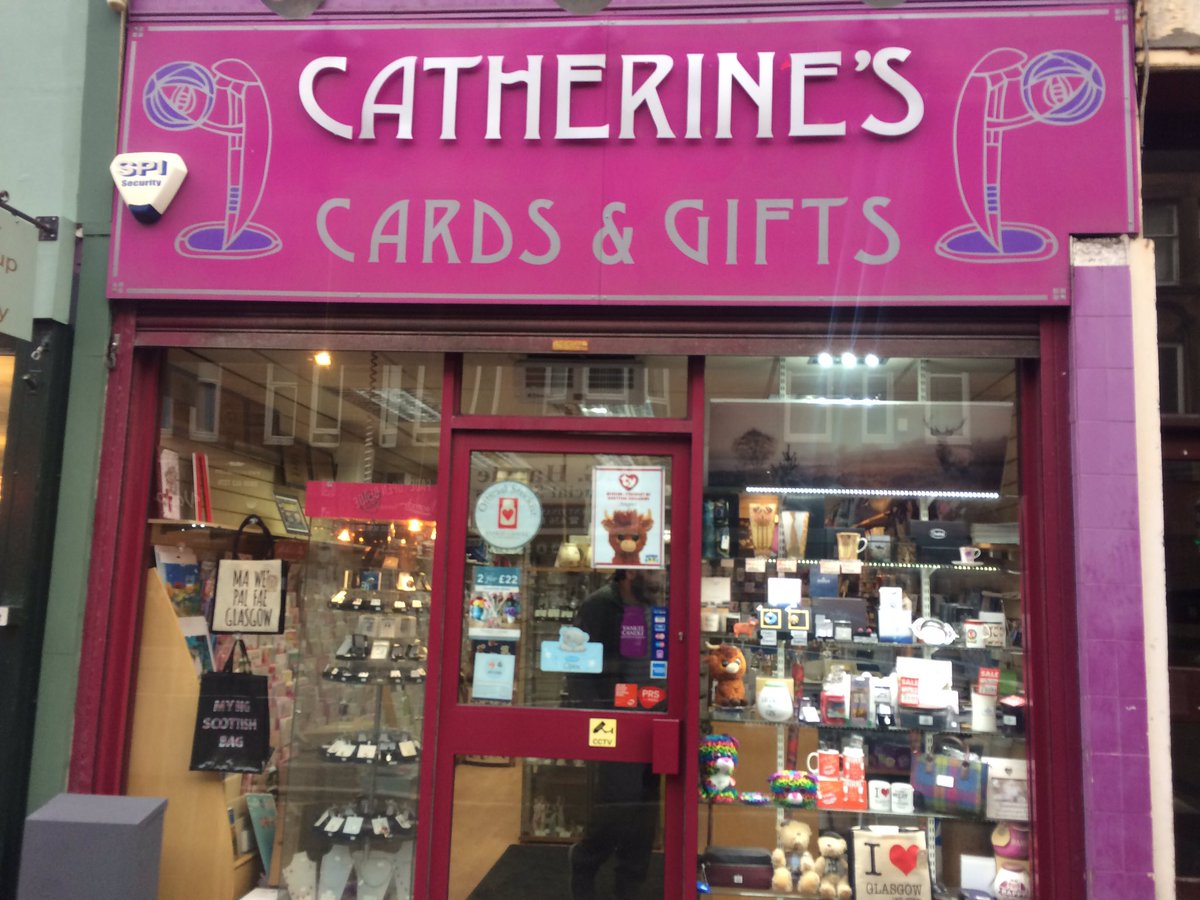 jim_girvan's tweet photo. @AroraDesignLtd and @YankeeCandleEu only two of lots of great #Cardgains suppliers in Dave’s shop in #Glasgow @CyrilService @GreetingsGifts @greetingstoday @Prog_Greetings https://t.co/EeIcam2tFJ