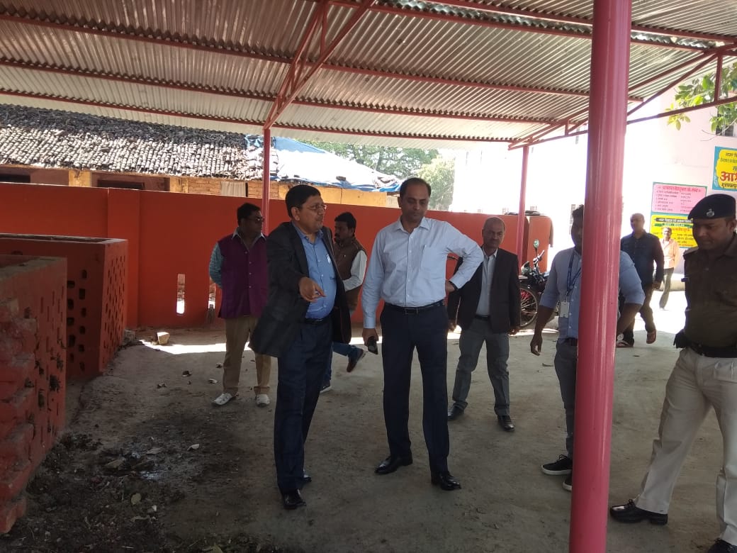 Muzaffarpur_SCM's tweet image. The principal Secretary, UD, government of Bihar, visits the #decentralized #wasteprocessing site @Muzaffarpur_SCM, accompanied by the commissioner, Muzaffarpur.