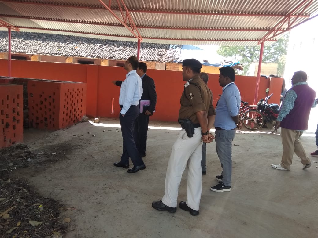 Muzaffarpur_SCM's tweet image. The principal Secretary, UD, government of Bihar, visits the #decentralized #wasteprocessing site @Muzaffarpur_SCM, accompanied by the commissioner, Muzaffarpur.