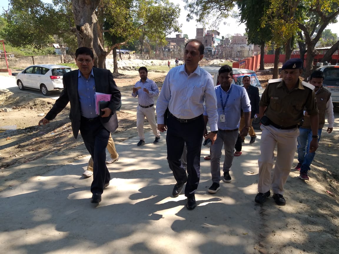 Muzaffarpur_SCM's tweet image. The principal Secretary, UD, government of Bihar, visits the #decentralized #wasteprocessing site @Muzaffarpur_SCM, accompanied by the commissioner, Muzaffarpur.