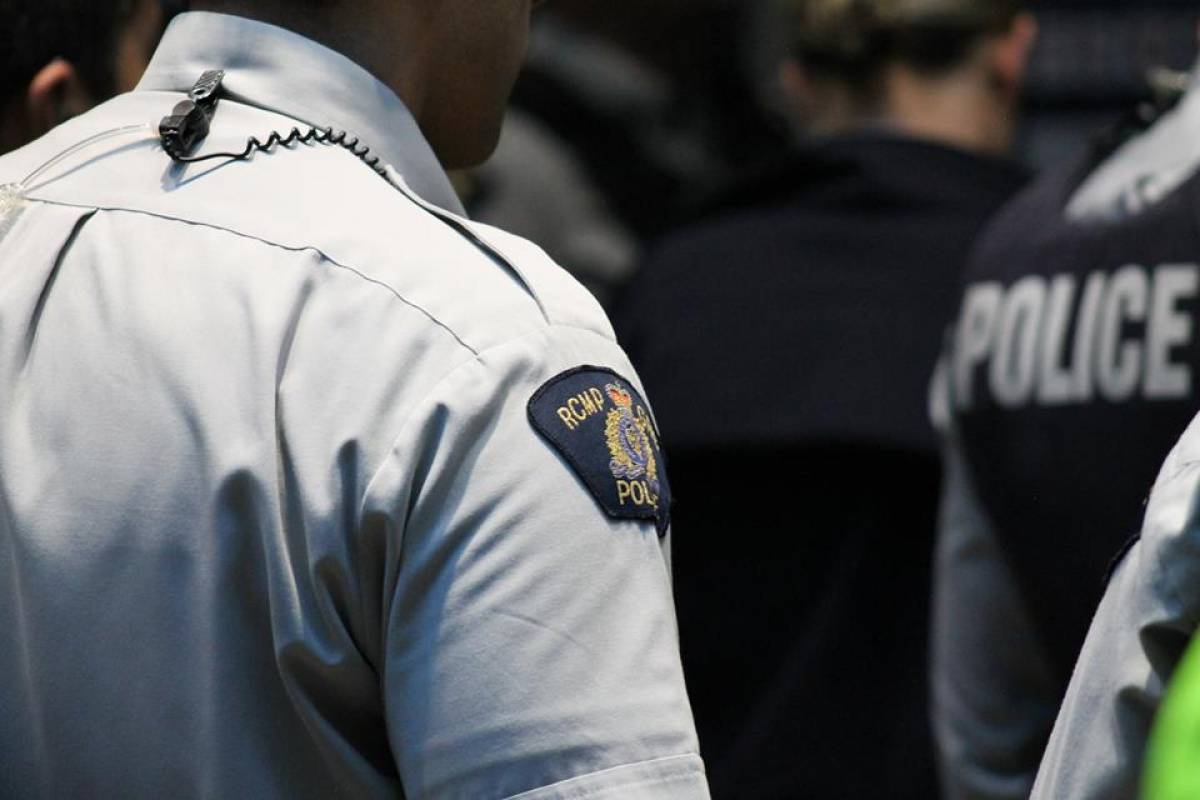 georgiastraight's tweet image. Investigators uncover large stash of identity documents at Surrey oil-change business ow.ly/mgG330nSA5k #Surrey #Vancouver #BC #ID #fraud