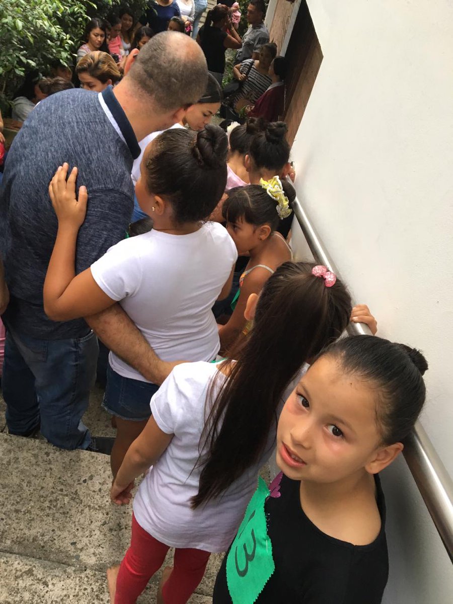 fundangelito's tweet photo. Elizabeth participando, el pasado sábado 23 de febrero, en las audiciones de ballet para ganarse una de las becas de #BalletMetropolitano. #UnSueñoDeTodos https://t.co/Ea45tI435F https://t.co/ZDB9avmJ9G