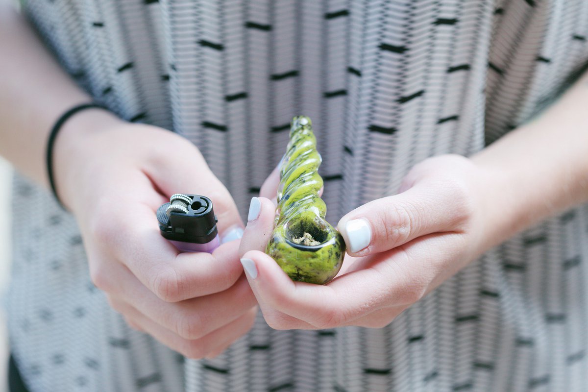 hydroflyy's tweet photo. #hydroflyy #cannabiscanada #CannabisEuropa #CannabisCommunity #CannabisNews #MarijuanaEcosystem #DopeArtistThursday #cannabisoil #party #weed #cannabis #marijuana #cannabiscommunity #thc #weedporn #cbd #weedstagram #ganja #stoner #cannabisculture #dabs #kush #hightimes https://t.co/UrSca8AK2F