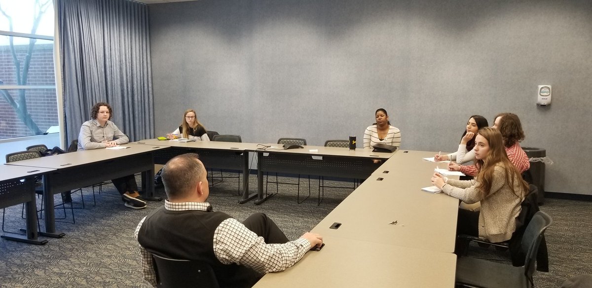 CFCAPSMed's tweet photo. Second day of The Pre-residency Experience of @CFCAPSMed at @MercyOneNEIowa Waterloo. Keep learning about Medical Careers #medlaboratory #microbiology #mentalhealth, #Simulationnurse #radiology. https://t.co/vbYAOo94OY