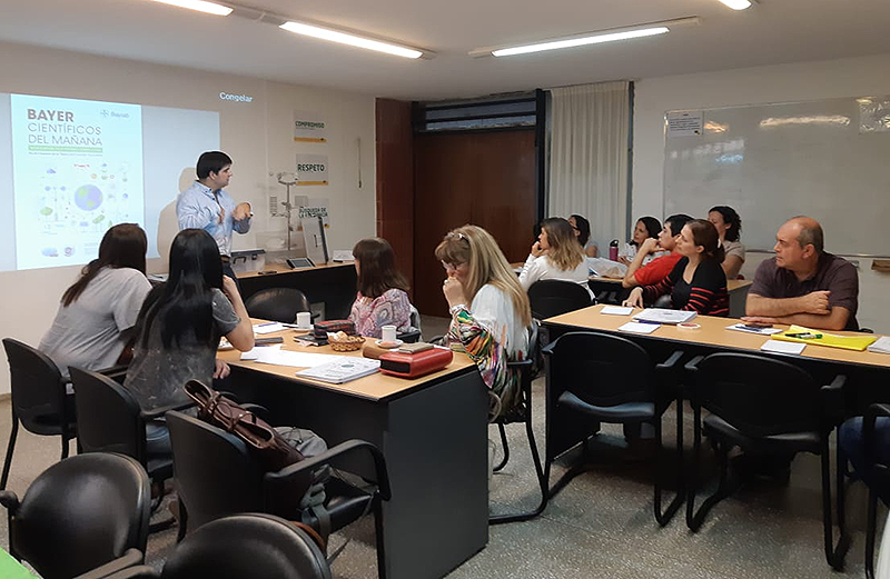 BayerConoSur's tweet photo. En 2019 continuamos con nuestro programa educativo #CientíficosdelMañana del aéra de Responsabilidad Social Empresaria, realizando el primer taller del año con el "Kit Ciencias de la Tierra", en la ciudad de Jesús María, Provincia de Córdoba 👉 https://t.co/rxfExQbrTl #Baylab https://t.co/q6gZRbFtc2