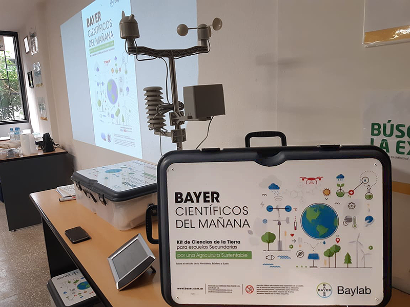 BayerConoSur's tweet photo. En 2019 continuamos con nuestro programa educativo #CientíficosdelMañana del aéra de Responsabilidad Social Empresaria, realizando el primer taller del año con el "Kit Ciencias de la Tierra", en la ciudad de Jesús María, Provincia de Córdoba 👉 https://t.co/rxfExQbrTl #Baylab https://t.co/q6gZRbFtc2