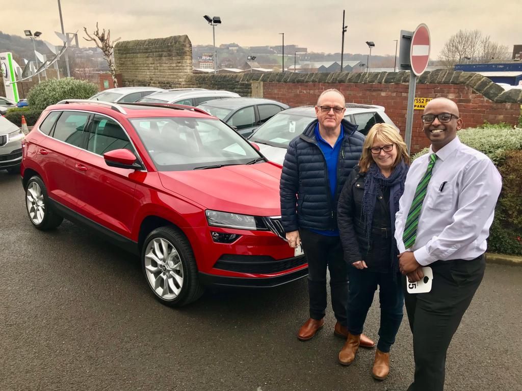 SheffieldSkoda's tweet photo. Well that's day one of #19reg complete! ๐ More handovers continue over the weekend, but for those who collected their new cars this week, thanks for choosing Bickerton #SKODA! ๐๐ป
Another #HappyHandoverDay in #Sheffield ๐ฎ https://t.co/ElYsiil41c