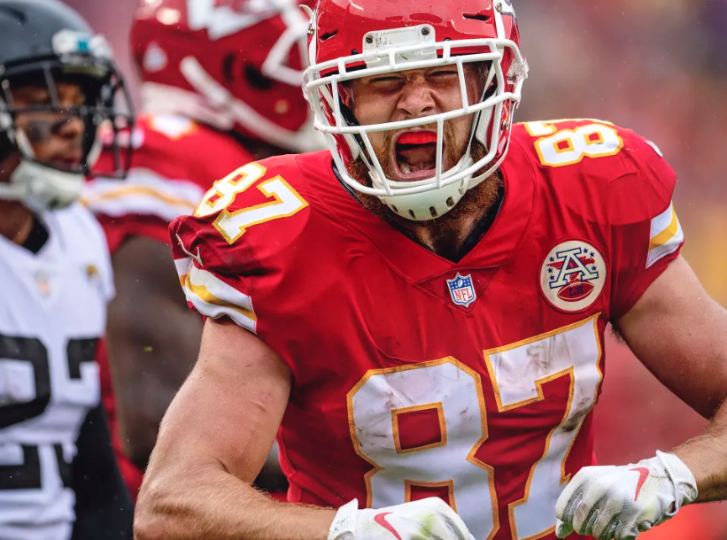 KCChiefs_Matt's tweet photo. It's time for the first #StatFactFriday of the offseason, where I'll track down #Chiefs' stat nuggets from 2018. Here's No. 1:
Travis Kelce is just the 2nd TE in NFL history with 3-straight 1,000-yard seasons, joining Greg Olsen. With 1,000 yards in 2019, he'll own the record. https://t.co/bh68XQO1ak