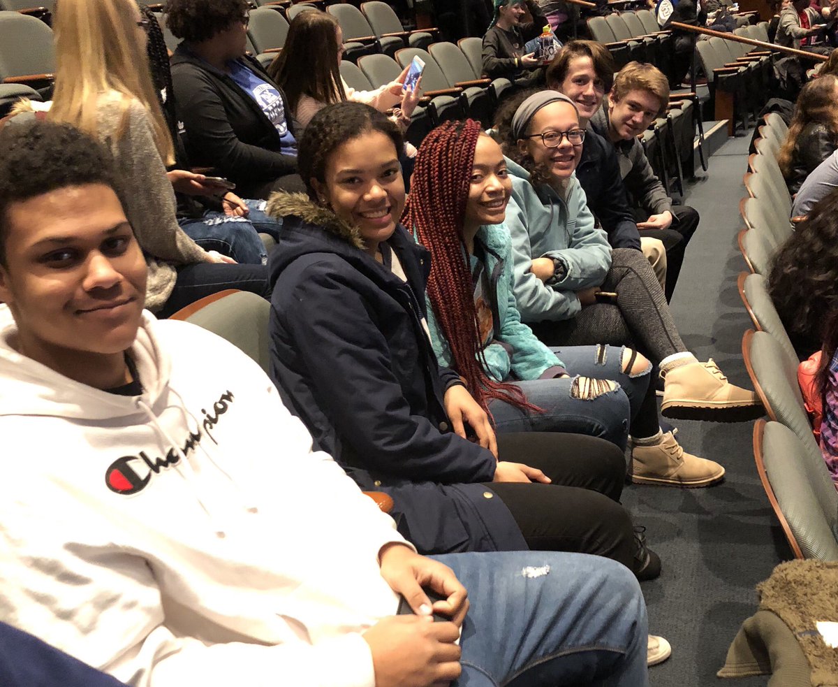 mrsaltmanap's tweet image. FHHS students doing a great job presenting at G2C! #RA1  #g2cplus