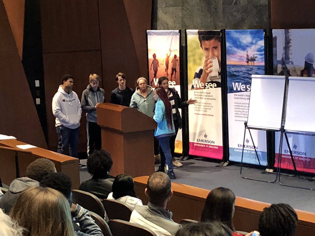 mrsaltmanap's tweet image. FHHS students doing a great job presenting at G2C! #RA1  #g2cplus