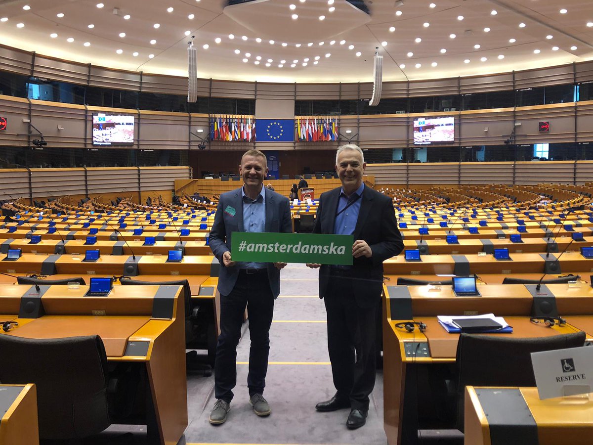 HSSHrvatska's tweet photo. #Amsterdamska je ušla u EU parlament! 🇭🇷🇪🇺 https://t.co/NSRgcTZE9u