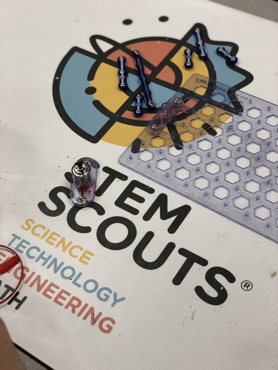 EduDeeDee's tweet photo. 2nd graders exploring @JHoustonElem! Thank you @STEMScouts for the activities! #AISDproud #MsR2ndgrade https://t.co/KOUMk2bNCj
