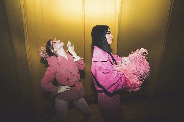 Paramore_TR's tweet photo. Hayley ve Kacey performanslarına çalışırken 💕

#hayleywilliams #paramore #kaceymusgraves https://t.co/Avik3lSten