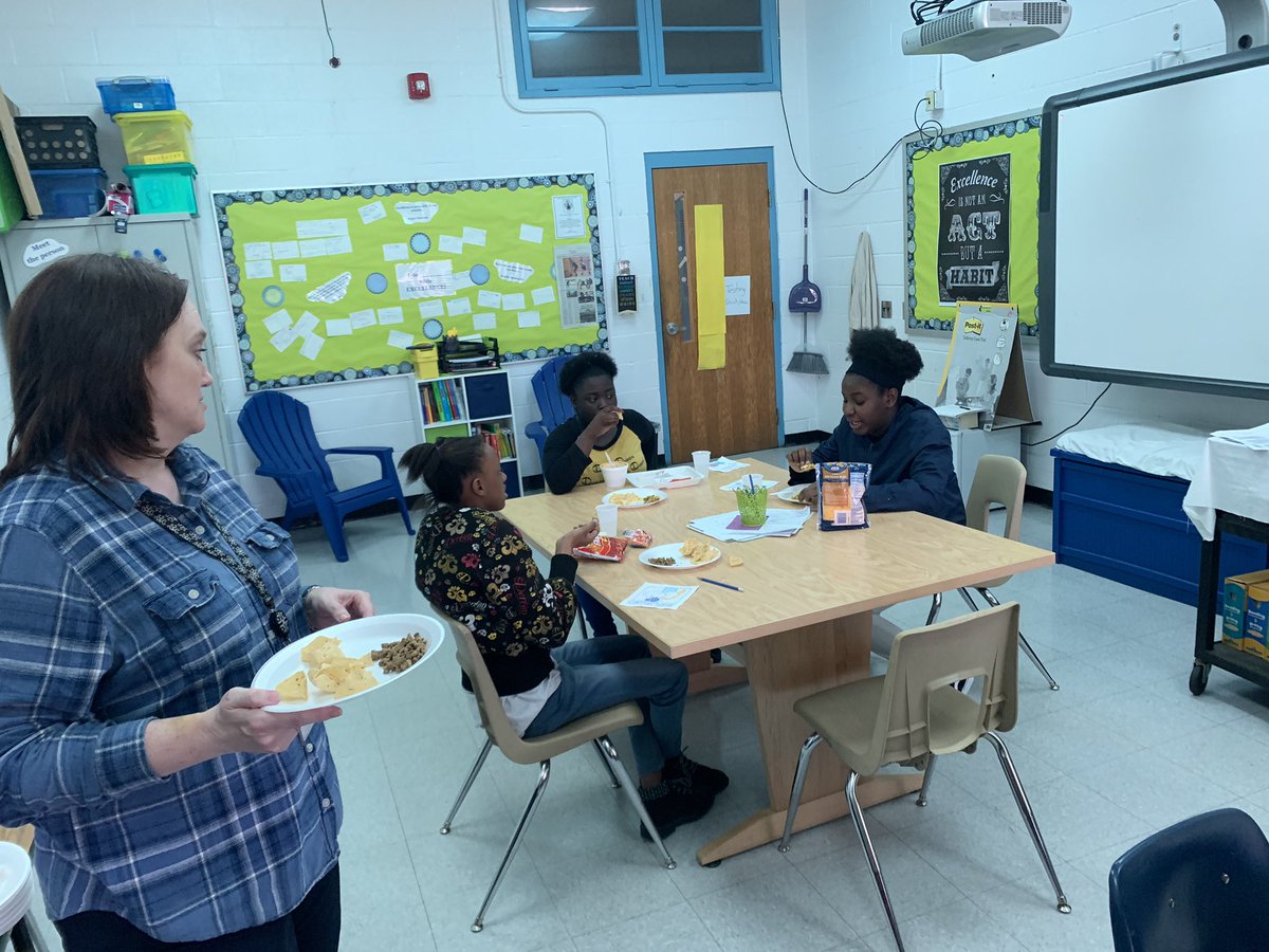 DillardMiddle's tweet image. Mrs. Clark introduces Bison and Elk to her students #lunchandlearn