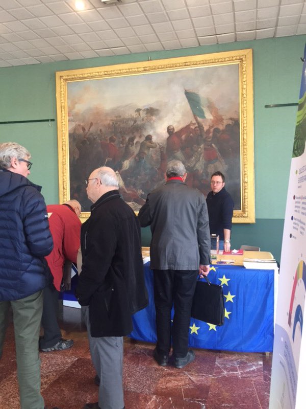 EuropeToulouse's tweet photo. Qui a dit que les citoyens ne s’intéressaient pas à l’#UnionEuropéenne ? Lorsqu’on va vers eux pour les #informer, #échanger et recueillir leurs avis, ils répondent présents ! Petite galerie #photos et #média #EuroMobil ➡️ https://t.co/lk0WvAi0Ng @Occitanie #CIED https://t.co/jGry2gYCyG
