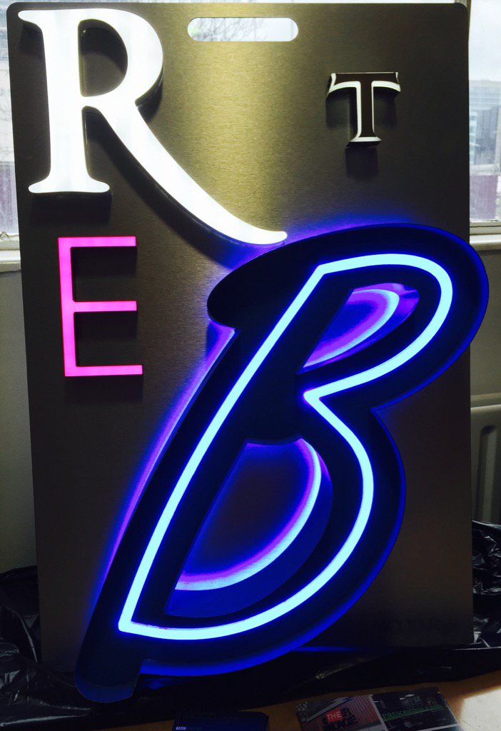 Jilly_Pepper's tweet image. Illuminating 121 with Keith of @MoodSigns discussing the endless possibilities of neon and 3D letters #signage #neon