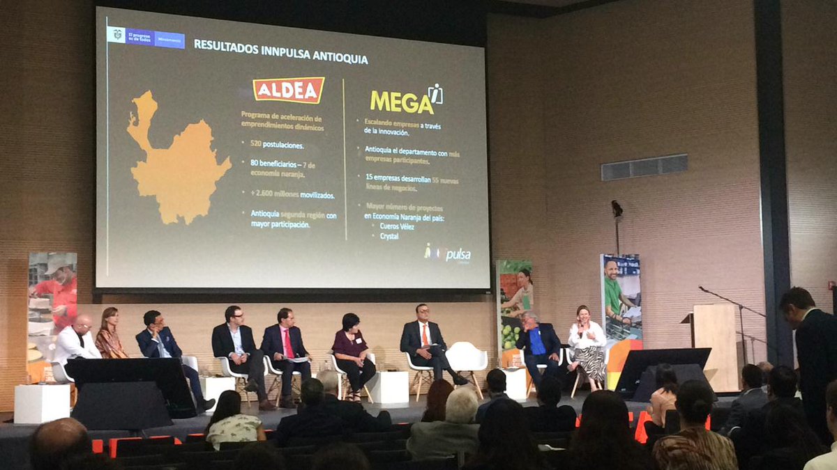 CamaraMedellin's tweet photo. Ana María Echeverry, co-fundadora de Medea Interactiva cuenta sobre sus desarrollos para capacitación de talento humano por medio de la simulación #ColombiaesNaranja https://t.co/JLmbP8bmtD