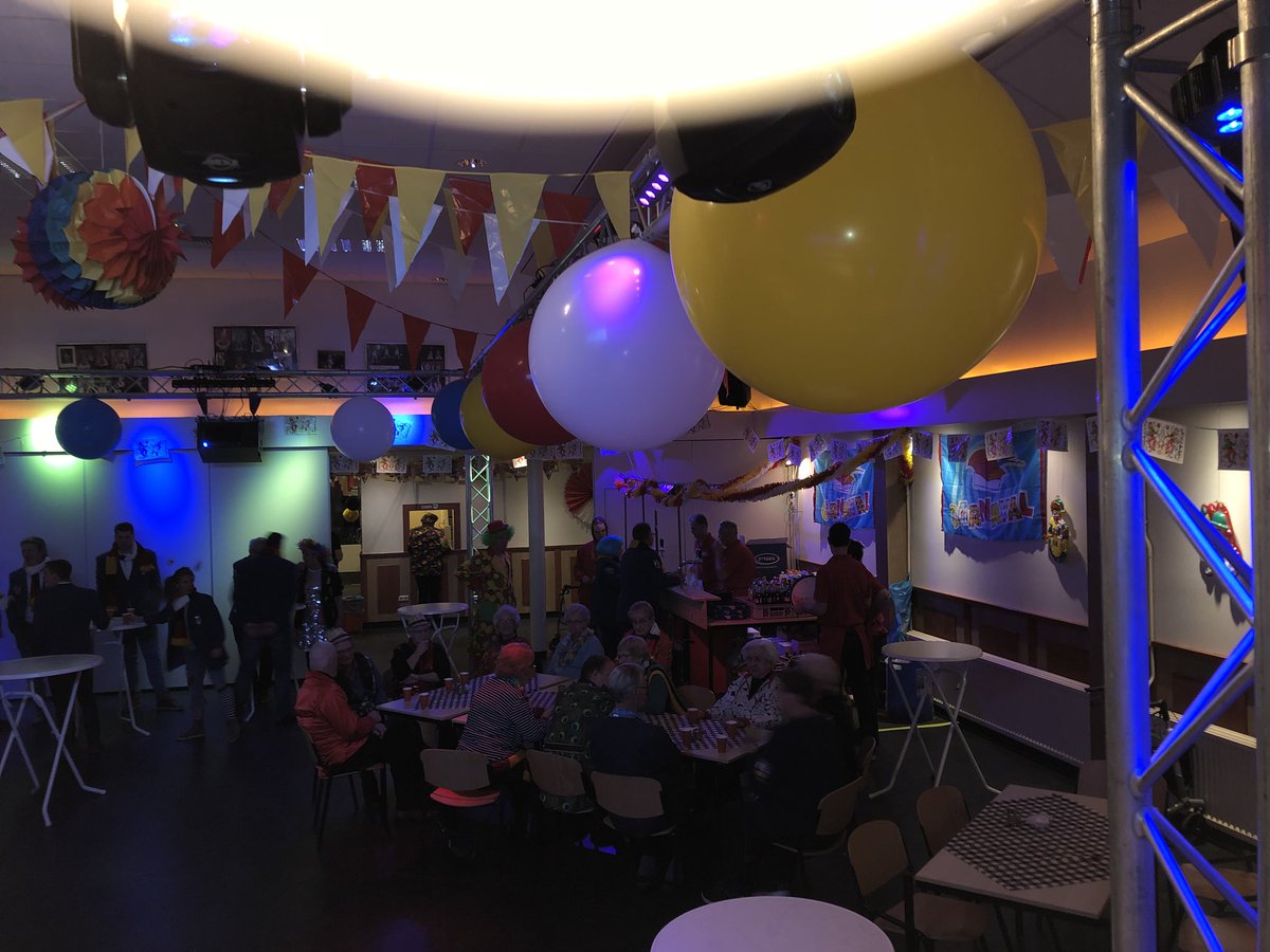 DickvdSchans's tweet photo. Vanavond mogen we als dj draaien op de carnavalsavond voor 'gevorderden'. Ook senioren kunnen genieten van carnaval. https://t.co/Z8DLxfONhB