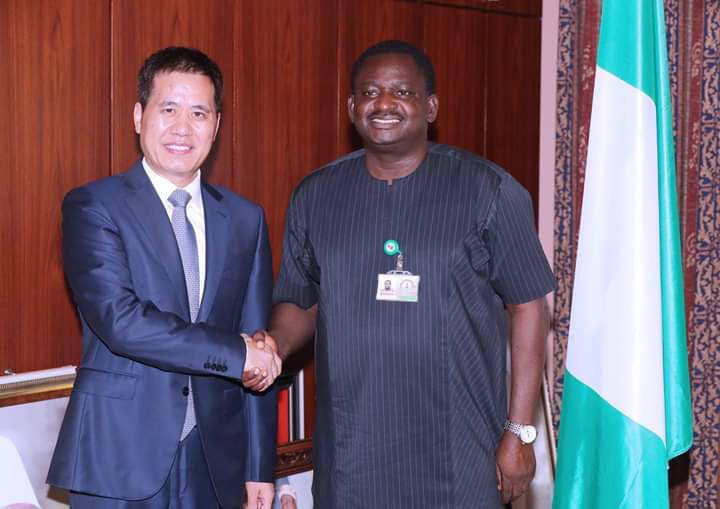 NigeriaGov's tweet image. PHOTOS:

Special Adviser to the President on Media &amp;amp; Publicity, @FemAdesina, on behalf of President @MBuhari, received a congratulatory letter from Chinese Ambassador to #Nigeria, Mr. Zhou Pingjin.

Mr. Zhou Pingjin delivered the letter on behalf of the Chinese government.