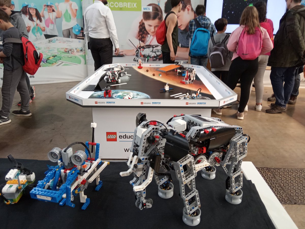 FlyawayStem's tweet photo. Hoy hemos ido a @yomobcn a aprender de los amigos y compañeros #STEAM https://t.co/t4YFgCUshe