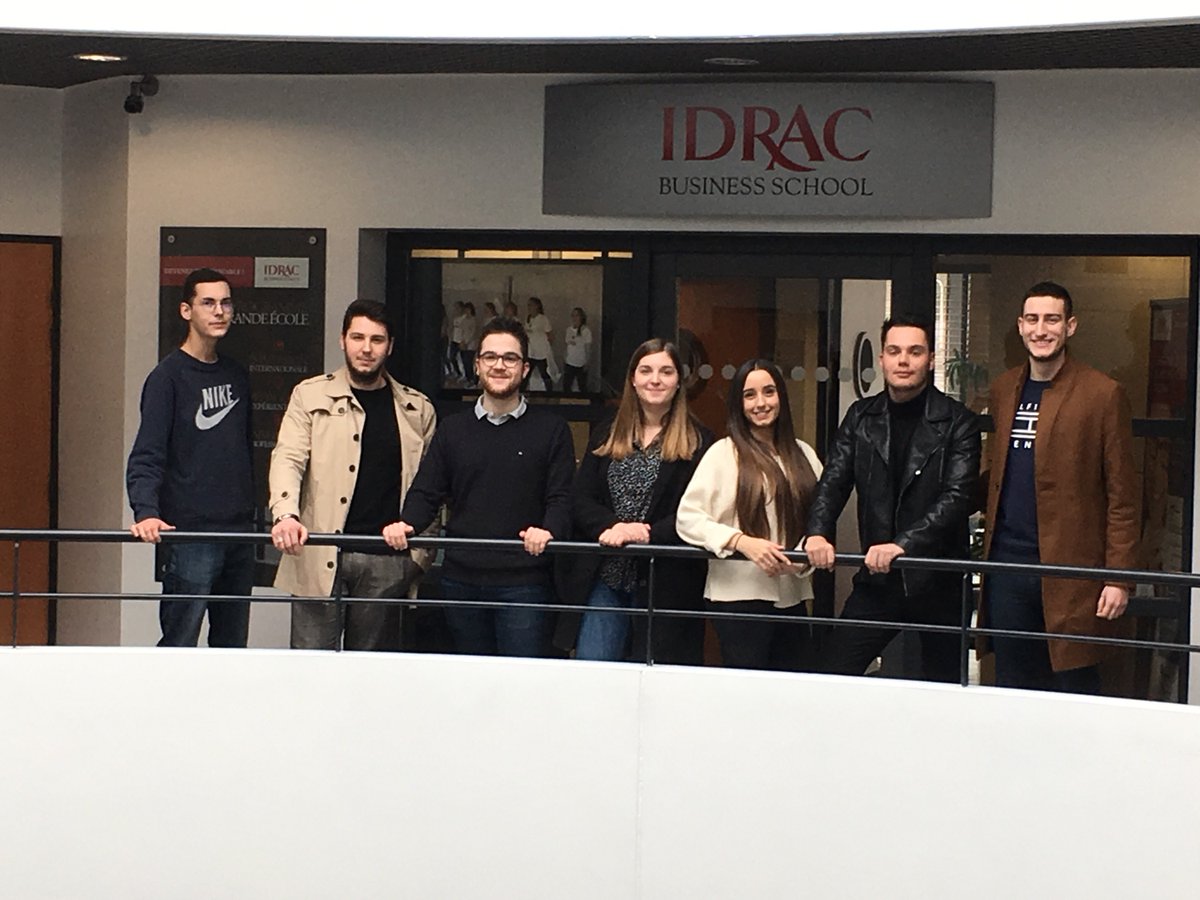 Bravo aux 2 équipes gagnantes @IDRAC_Bachelor du Digital Disrupting Bootcamp organisé pendant 2 jours par l'@idrac_lyon ! <a href="/IDRAC_BS/">IDRAC Business School</a> <a href="/YannCarret/">Yann Carret</a> <a href="/LaurentEspine/">Laurent Espine</a> <a href="/jeanmariedru/">Jean-Marie Dru</a> #DigitalMarketing #numerique