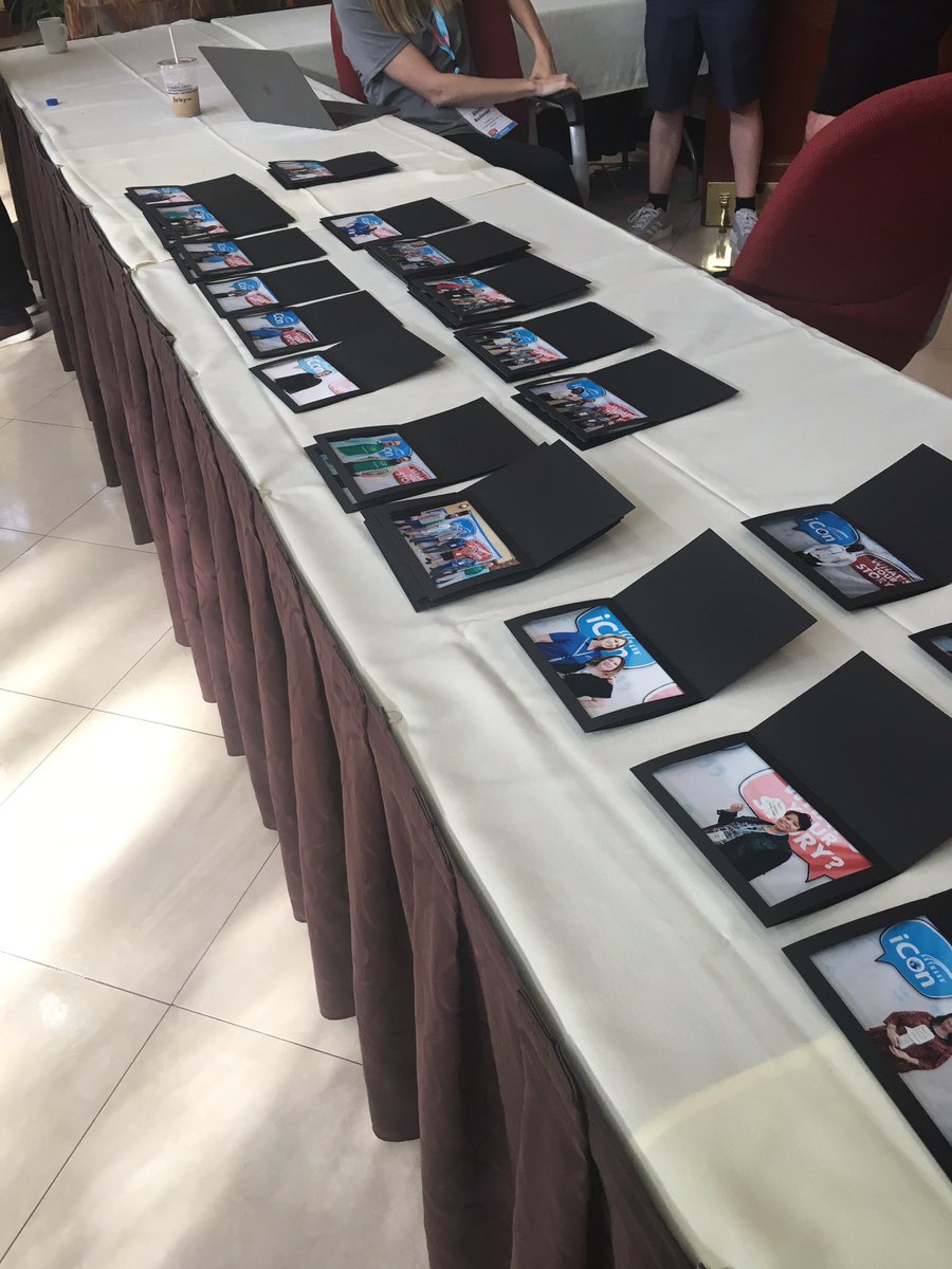 em_katz_'s tweet photo. iCon attendees: make sure to stop by the reg desk and pick up your photo booth pictures!! 📷
#OnceUponaniCon https://t.co/94Xols0YHx