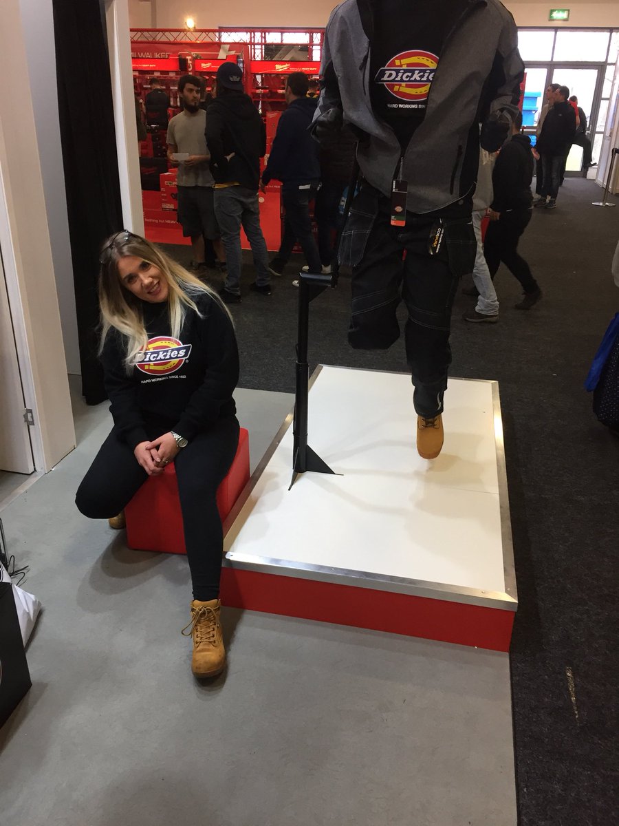 Thanks to @QuattroDisplay for a brilliant display! <a href="/RoxieDickies/">Roxie Morris</a> gave the running man a race! She won and is now having a well deserved rest 😝😂 <a href="/Chris_Dickies/">crisdie lawian</a> <a href="/Paul_WDE/">Paul Elliott</a> <a href="/carl_holder44/">Carl Holder</a>