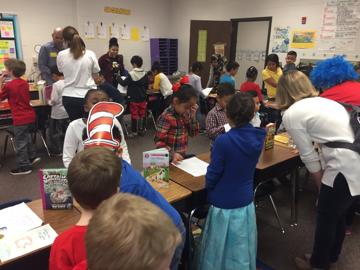 JacksonES_Lions's tweet photo. Ms Beale’s class is celebrating  with book reviews! Parents and Ms Hollum’s class are listening to their writings about books! 🦁💙📚 #teamjackson https://t.co/cYOTeQfRhc