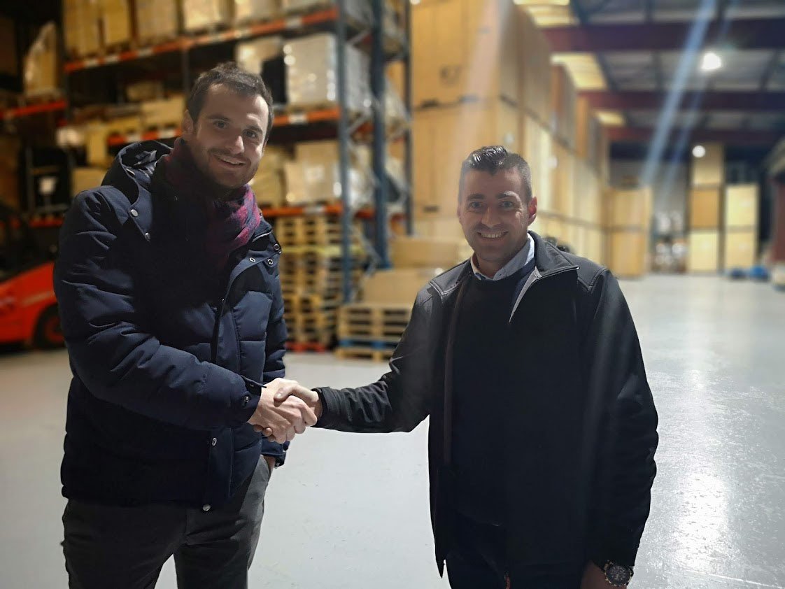Delaplace_pro's tweet photo. 💙 Toutes les semaines, nos équipes sont sur les routes afin de rencontrer nos clients et nos partenaires. Merci pour votre accueil et votre engagement ! Avec nous, vous révolutionnez la #logistique de demain : vous êtes au top ! #journeemondialeducompliment #JourneeDuCompliment https://t.co/mZwNWz57ZU